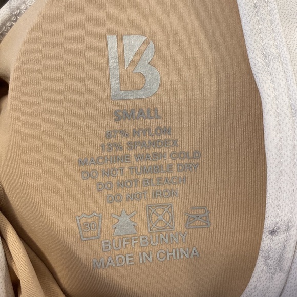 BuffBunny Marble Peekaboo Crop Top - Picture 5 of 6